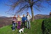 13 Incontriamo amici e posiamo insieme 